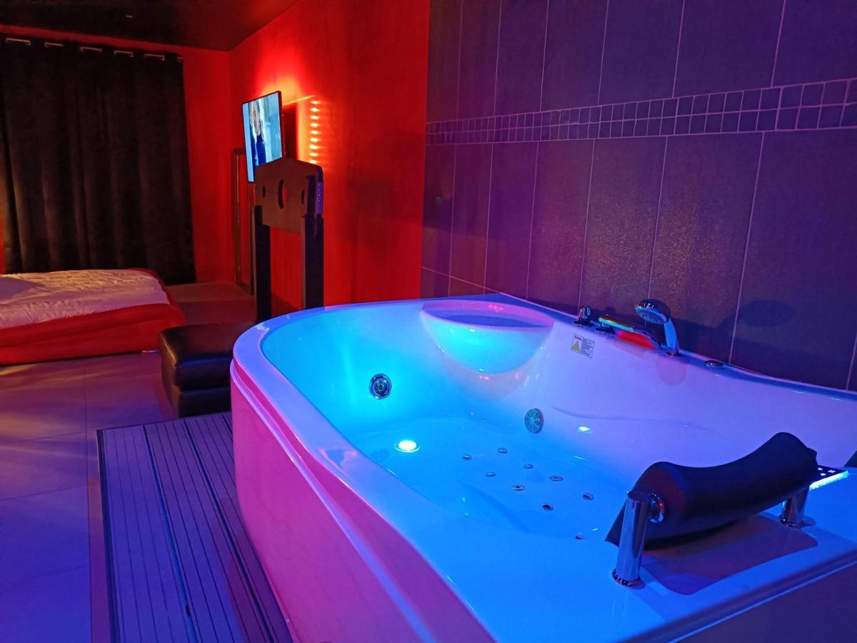 Appartement Balneo Et Sauna Prives The Red Room モーギオ エクステリア 写真
