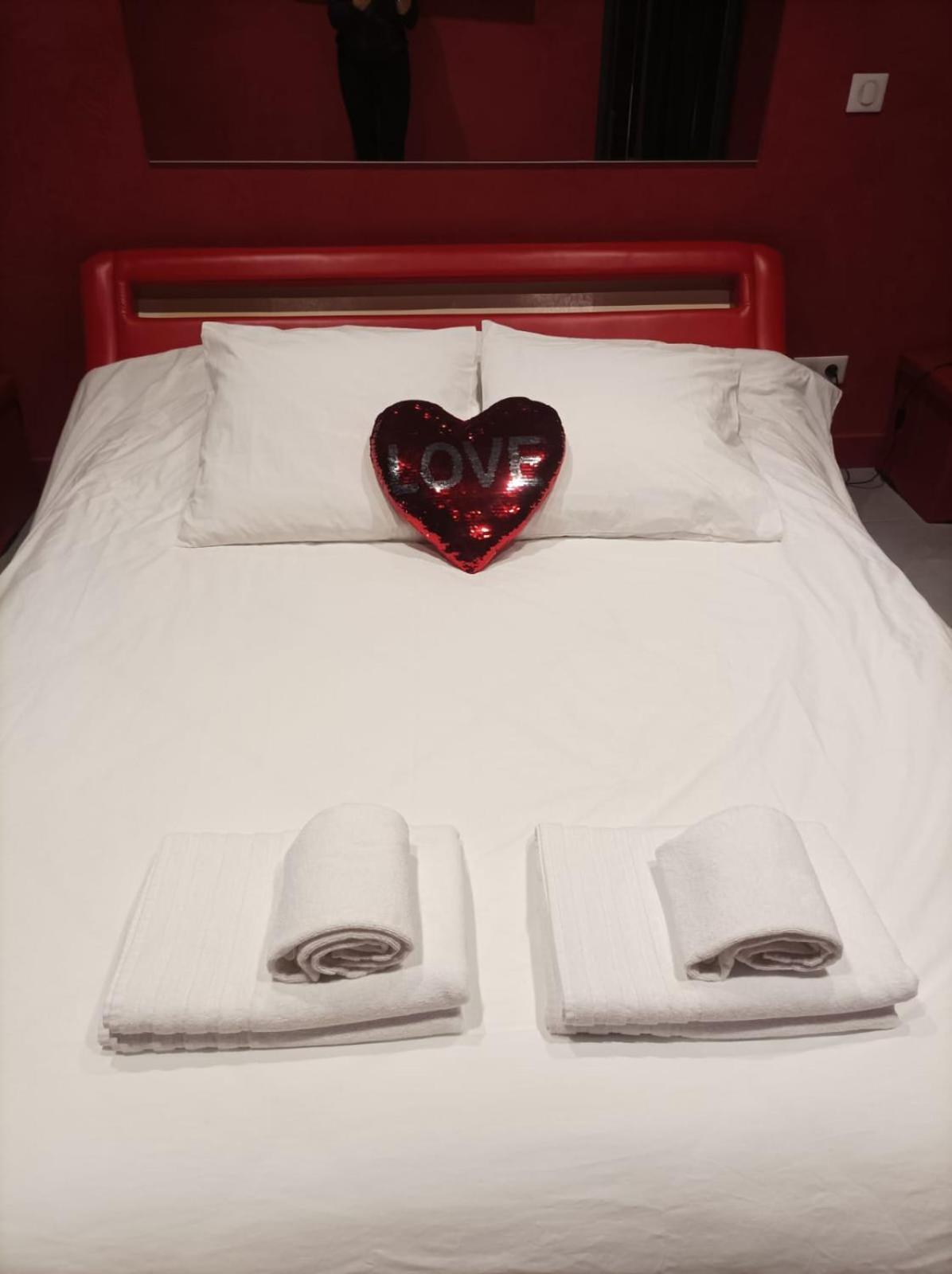 Appartement Balneo Et Sauna Prives The Red Room モーギオ エクステリア 写真